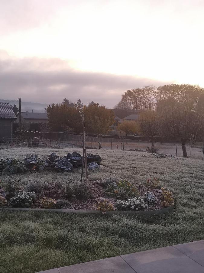 Au Jardin Des Deux Roches Acomodação com café da manhã Prissé Exterior foto