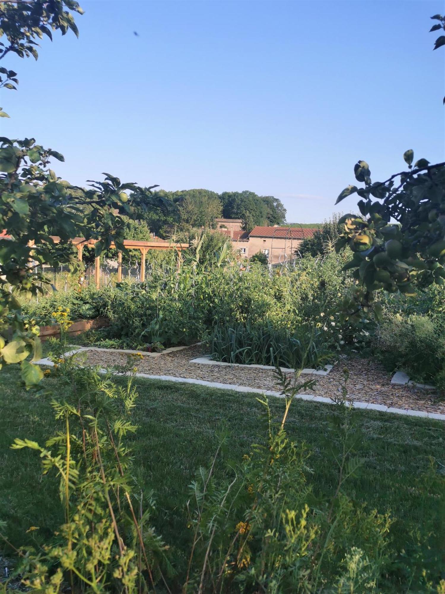 Au Jardin Des Deux Roches Acomodação com café da manhã Prissé Exterior foto